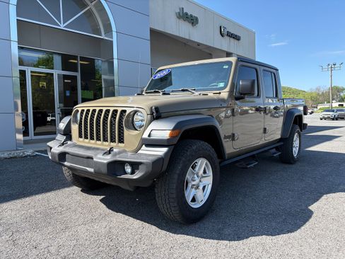 Certified 2020 Jeep Gladiator Sport w/ Quick Order Package 24S AWD/4WD image 3