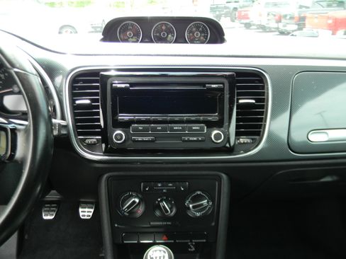 Used 2012 Volkswagen Beetle 2.0T image 7