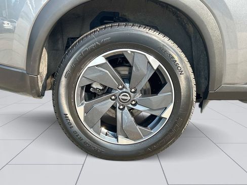 Used 2024 Nissan Rogue SV AWD/4WD image 11