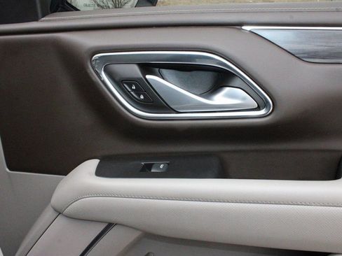 Used 2022 GMC Yukon SLT w/ SLT Premium Package AWD/4WD image 49