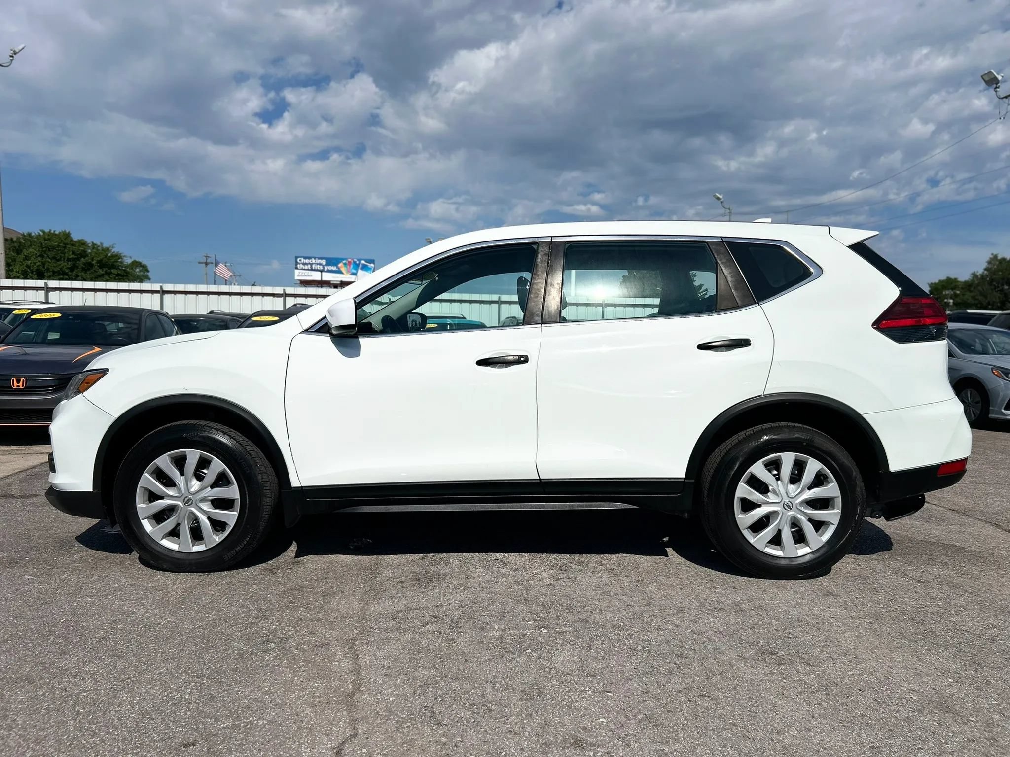 Used 2017 Nissan Rogue S AWD/4WD image 12