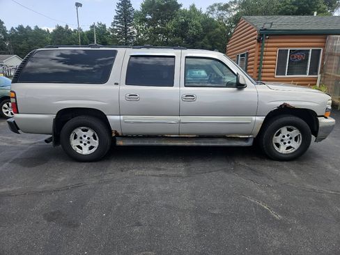 Used 2005 Chevrolet Suburban LT w/ Preferred Equipment Group AWD/4WD image 6