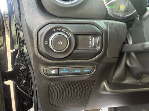 Used 2023 Jeep Wrangler Unlimited Sahara image 14