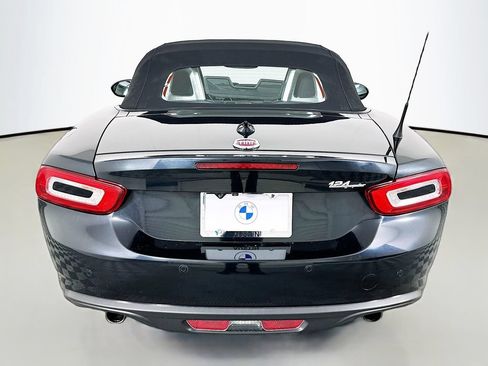 Used 2017 FIAT 124 Spider Lusso RWD image 6