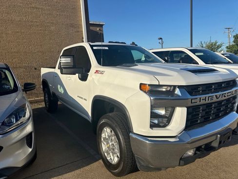 Used 2022 Chevrolet Silverado 2500 LT w/ Convenience Package AWD/4WD image 3