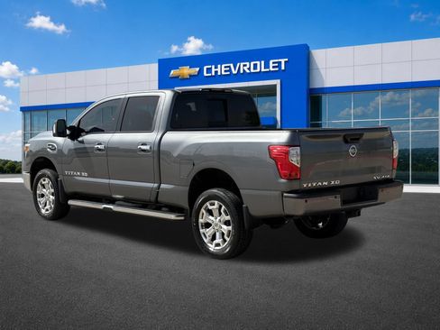 Used 2018 Nissan Titan SV w/ SV Convenience Package AWD/4WD image 5