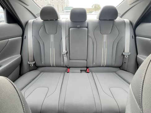 Used 2025 Hyundai Elantra SEL image 36