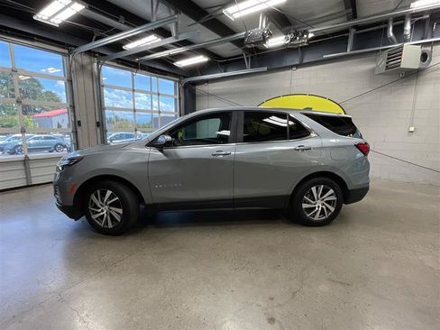 Used 2023 Chevrolet Equinox LT FWD image 2