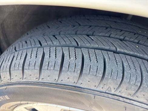 Used 2019 Subaru Outback 2.5i Limited w/ Popular Package #2 AWD/4WD image 2