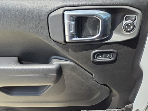 Used 2025 Jeep Gladiator Sport AWD/4WD image 21