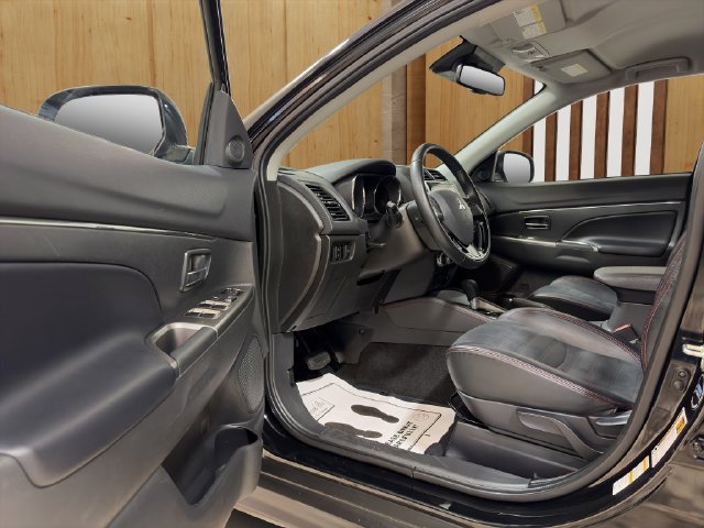 Used 2024 Mitsubishi Outlander Sport SE AWD/4WD image 31