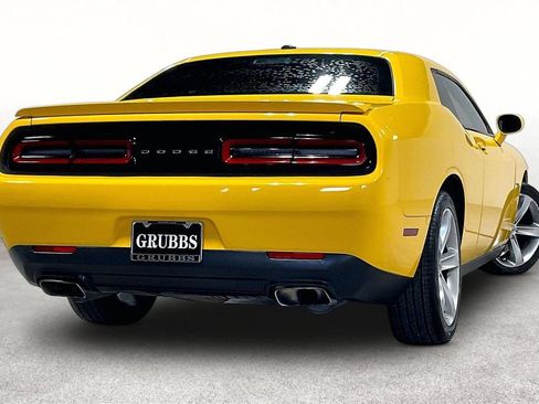 Used 2017 Dodge Challenger R/T RWD image 2