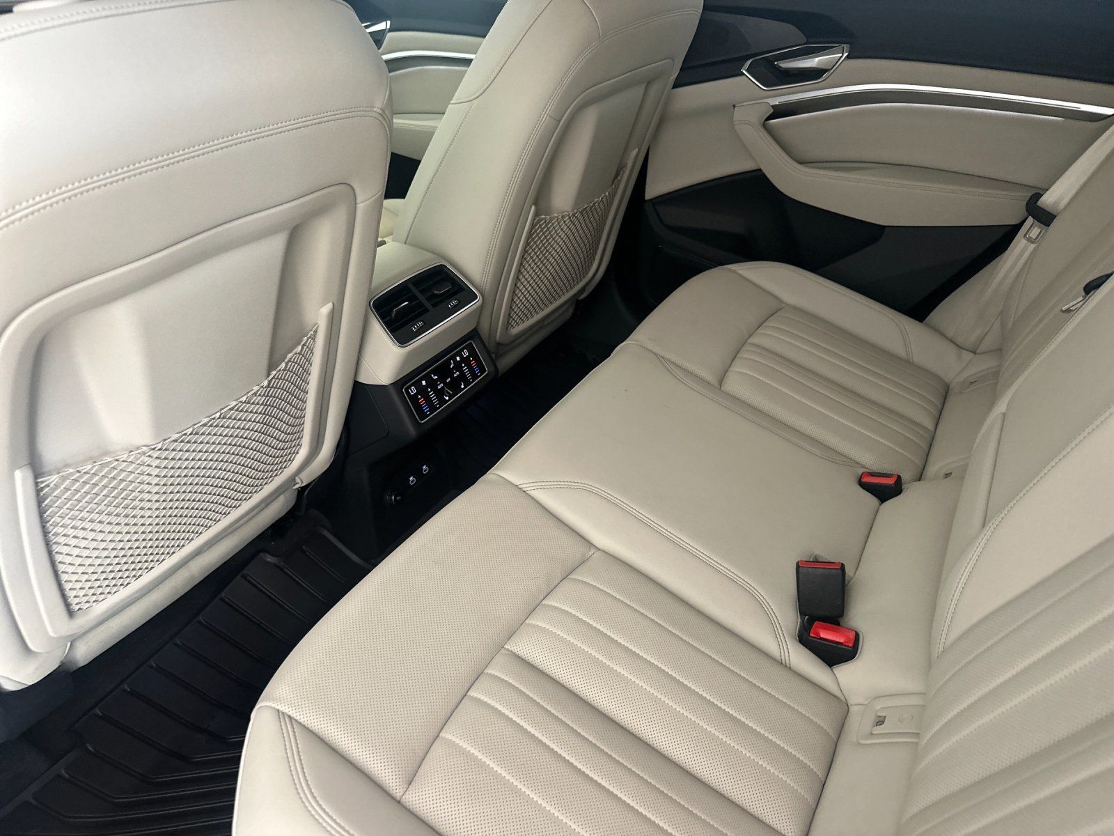 Used 2024 Audi Q8 e-tron Premium Plus w/ Premium Plus Package AWD/4WD image 12