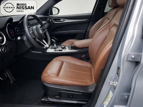 Used 2024 Alfa Romeo Stelvio Ti image 7