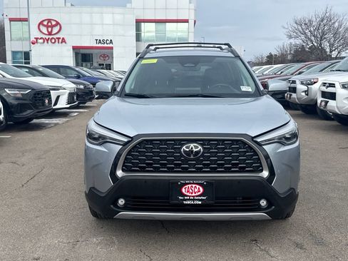 Used 2024 Toyota Corolla Cross XLE w/ Convenience Package image 2