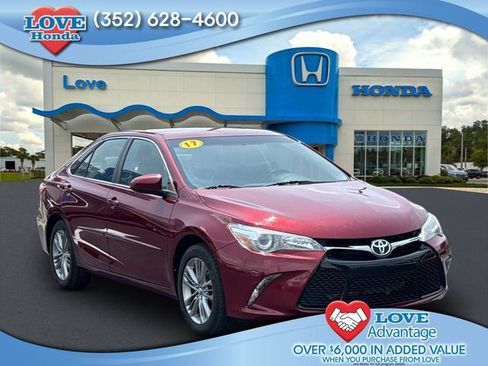 Used 2017 Toyota Camry SE FWD image 1