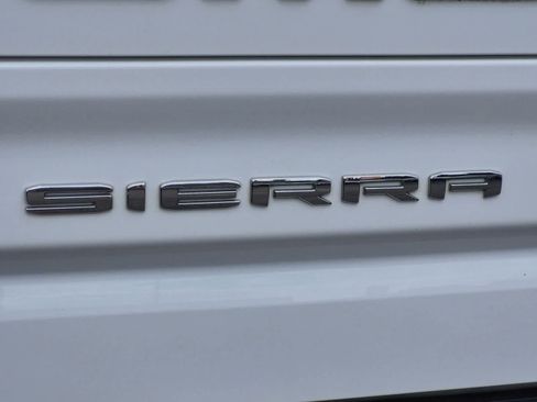 Used 2023 GMC Sierra 1500 AT4 w/ Technology Package AWD/4WD image 13