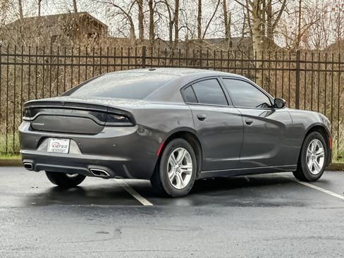 Used 2022 Dodge Charger SXT image 4