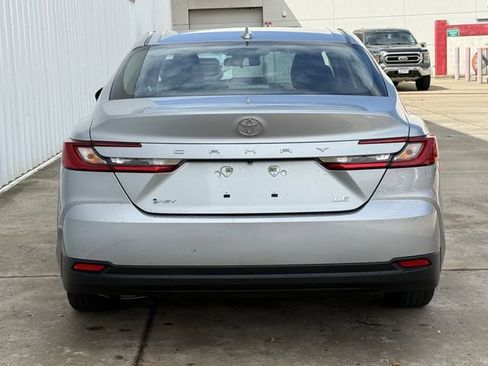 Used 2025 Toyota Camry LE image 5