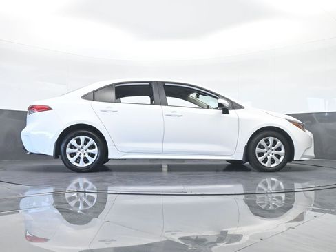Used 2025 Toyota Corolla LE image 56