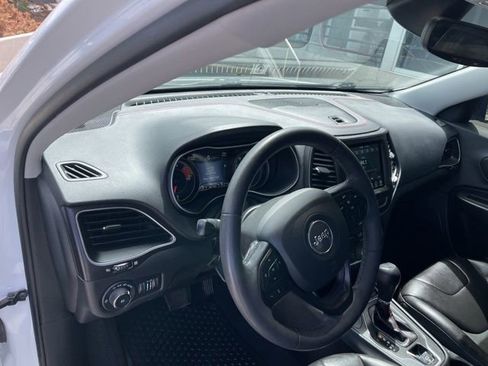 Used 2022 Jeep Cherokee Trailhawk AWD/4WD image 7