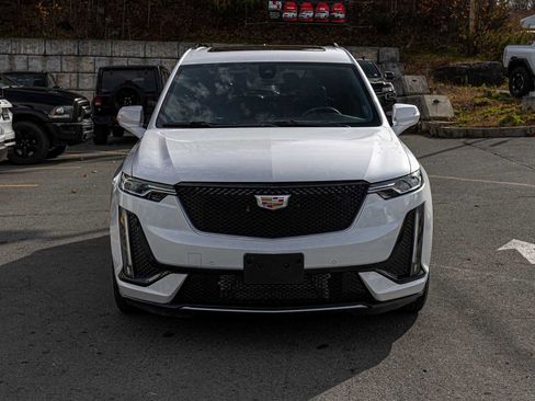 Used 2025 Cadillac XT6 Sport image 2