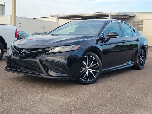 Used 2021 Toyota Camry SE w/ Convenience Package image 1