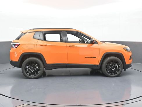 Used 2026 Jeep Compass Latitude AWD/4WD image 7