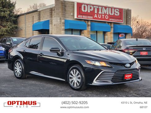 Used 2022 Toyota Camry LE image 1