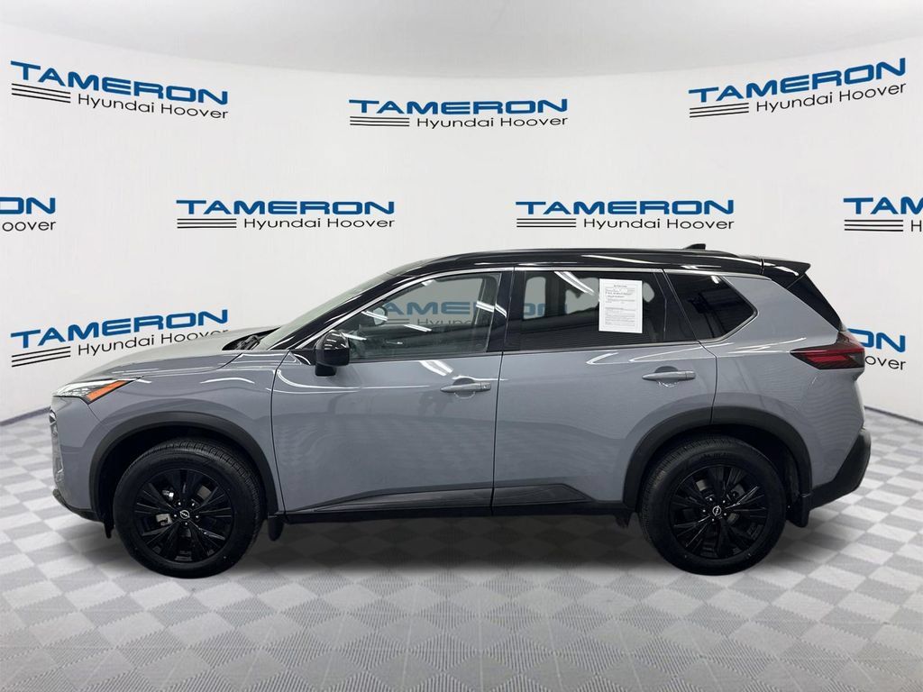 Used 2023 Nissan Rogue SV w/ SV Premium B Package FWD image 2