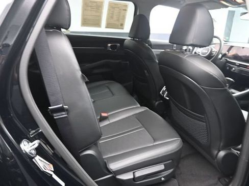 Used 2025 Kia Sorento S FWD image 24