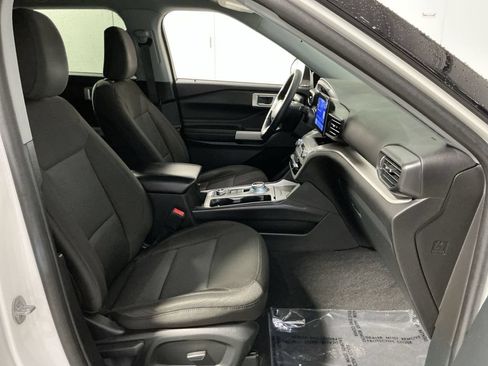 Used 2023 Ford Explorer XLT AWD/4WD image 26
