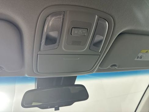 Used 2022 Kia Niro EX w/ Cold Weather Package FWD image 10