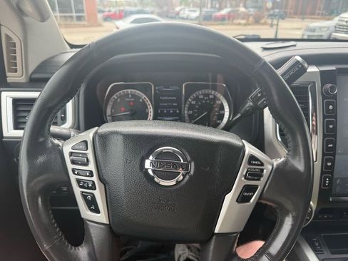 Used 2017 Nissan Titan SV image 15