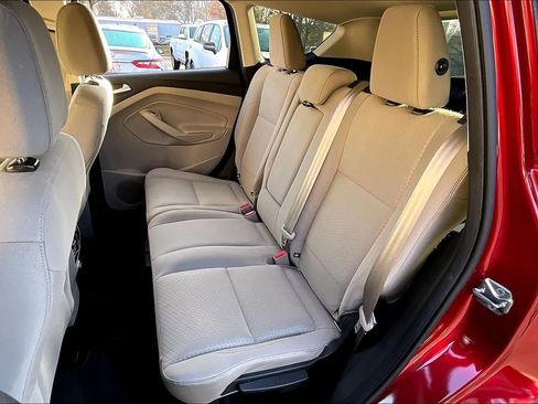 Used 2017 Ford Escape SE image 19