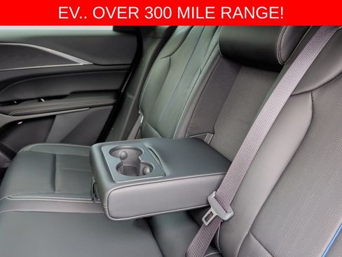 Used 2024 Cadillac Lyriq Luxury w/ LPO, Floor Liner Package AWD/4WD image 33