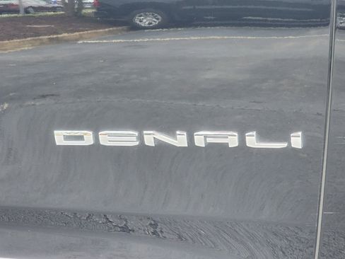 Used 2024 GMC Yukon XL Denali image 7