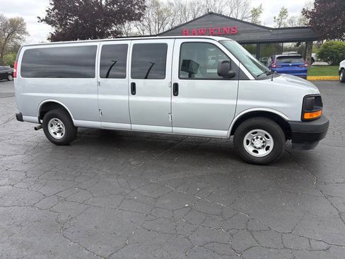 Used 2017 Chevrolet Express 3500 LS RWD image 6