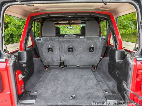 Used 2020 Jeep Wrangler Unlimited Sahara AWD/4WD image 24