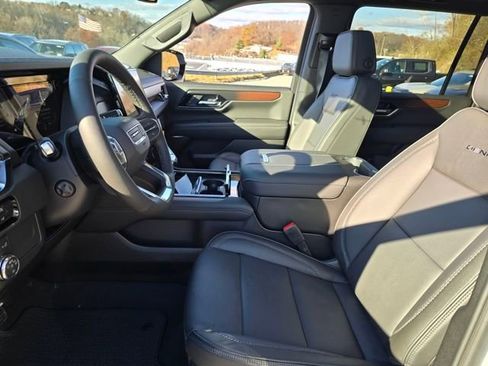 New 2026 GMC Yukon XL Denali image 4