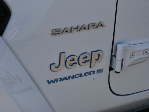 Used 2023 Jeep Wrangler Unlimited Sahara w/ Cold Weather Group AWD/4WD image 14