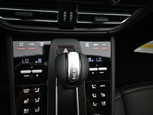 Certified 2025 Porsche Macan Turbo AWD/4WD image 13