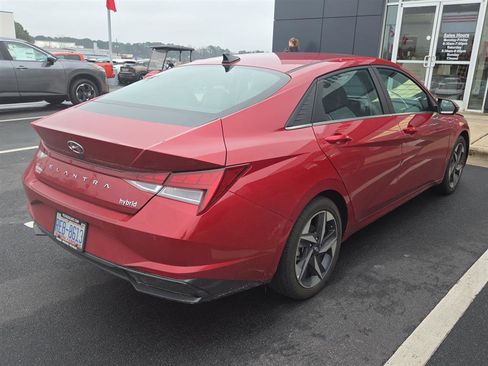 Used 2023 Hyundai Elantra Limited image 12