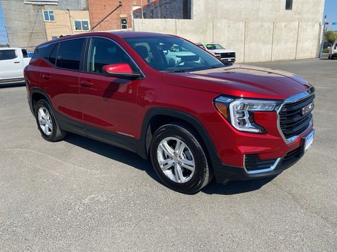 Used 2024 GMC Terrain SLE image 9