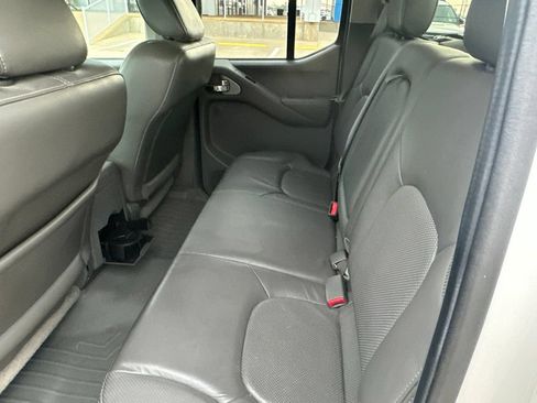 Used 2011 Nissan Frontier SL AWD/4WD image 23