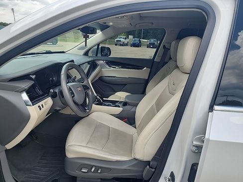 Used 2022 Cadillac XT6 Premium Luxury image 8
