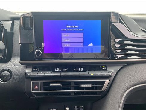 Used 2025 Toyota Camry LE w/ Convenience Package image 37