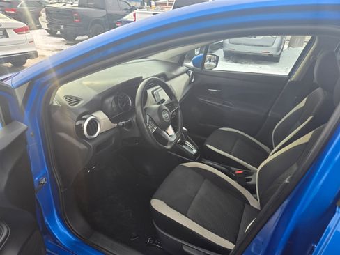 Used 2021 Nissan Versa SV image 4