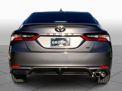 Used 2022 Toyota Camry SE image 4