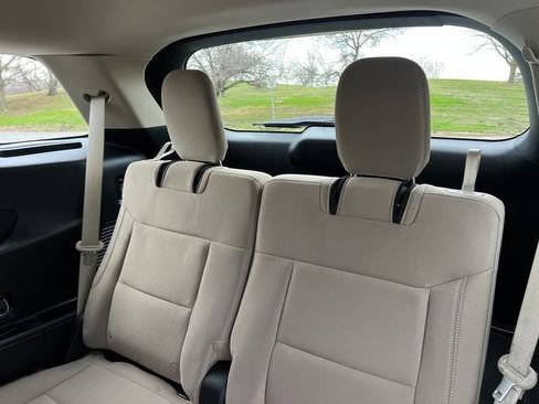 Used 2023 Ford Explorer XLT image 26
